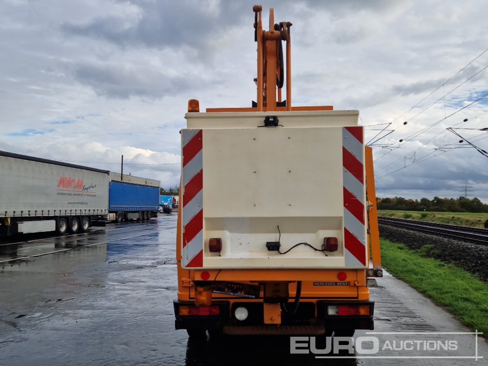 Mercedes 612D - مصاعد الازدهار محمولة على شاحنة: صور 4 Mercedes 612D - مصاعد الازدهار محمولة على شاحنة: صور 4