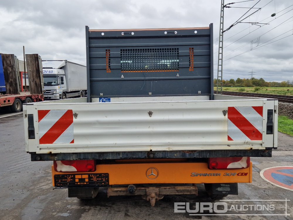 Mercedes Benz Sprinter 309CDI - الشاحنات الصغيرة المسطحة: صور 4 Mercedes Benz Sprinter 309CDI - الشاحنات الصغيرة المسطحة: صور 4