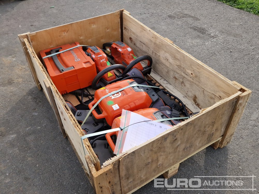 Pallet of Husqvarna Garden Equipment, Hedge Trimmer - معدات البناء: صور 1 Pallet of Husqvarna Garden Equipment, Hedge Trimmer - معدات البناء: صور 1