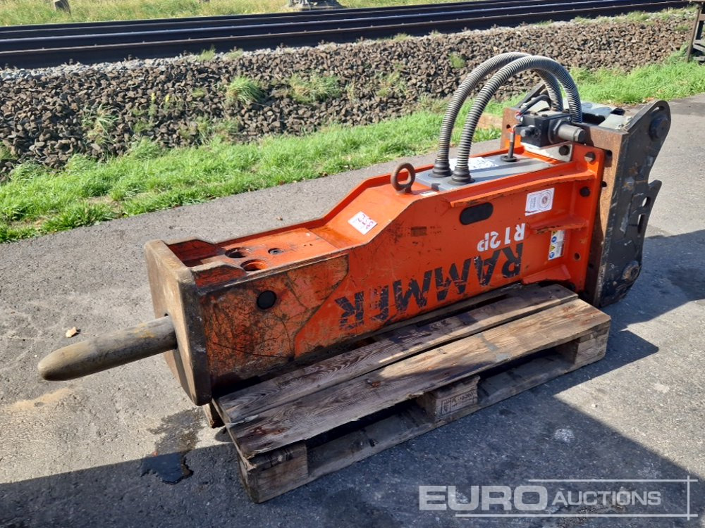 R12P Hydraulic Breaker to suit 60mm Pin - مطرقة هيدروليكية: صور 1 R12P Hydraulic Breaker to suit 60mm Pin - مطرقة هيدروليكية: صور 1