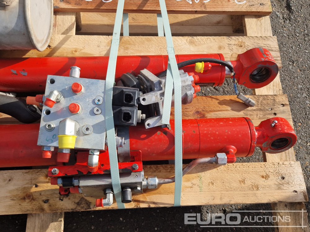 Spare Parts, Cylinder, Joysticks, Hydraulic Parts, Exhaust to suit Volvo ECR50D - قطع الغيار - حفارة: صور 5 Spare Parts, Cylinder, Joysticks, Hydraulic Parts, Exhaust to suit Volvo ECR50D - قطع الغيار - حفارة: صور 5