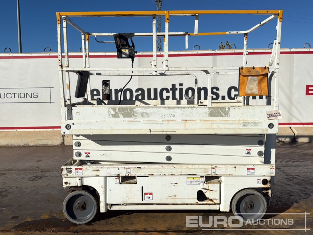 2014 Haulotte Compact 10 - رافعات مقصية: صور 2 2014 Haulotte Compact 10 - رافعات مقصية: صور 2