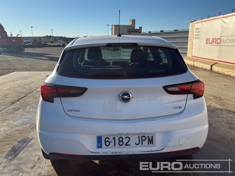 2016 Opel Astra - سيارة: صور 4 2016 Opel Astra - سيارة: صور 4