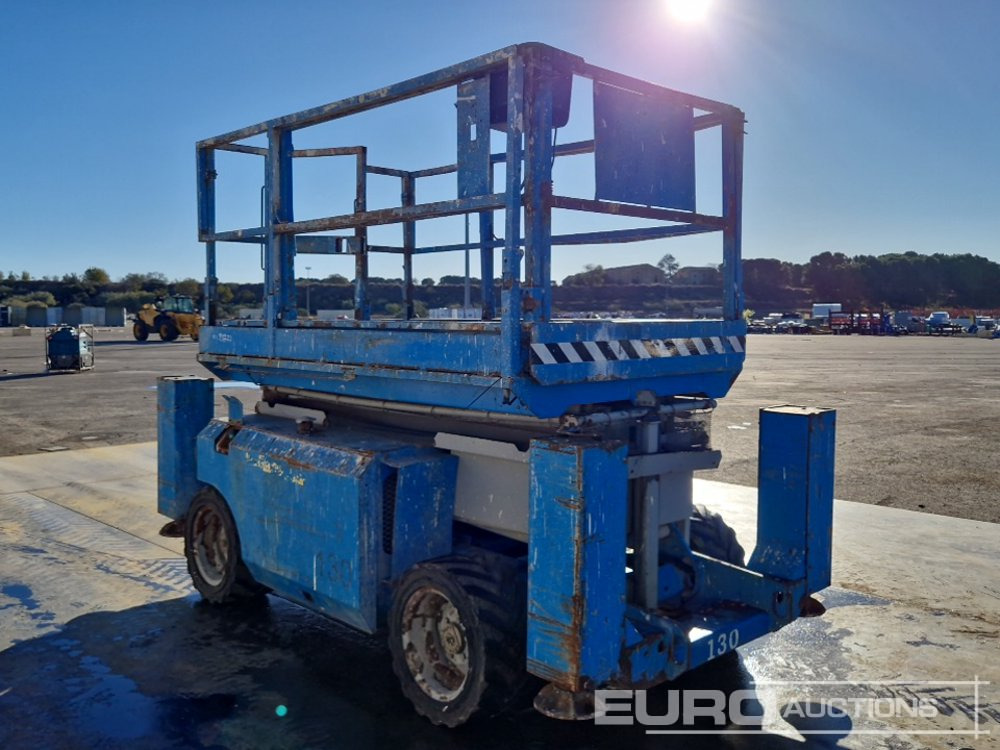 منصات هيدروليكية متنقلة Genie GS-3268RT: صور 7 منصات هيدروليكية متنقلة Genie GS-3268RT: صور 7