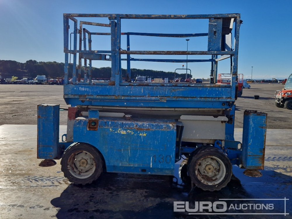 منصات هيدروليكية متنقلة Genie GS-3268RT: صور 6 منصات هيدروليكية متنقلة Genie GS-3268RT: صور 6