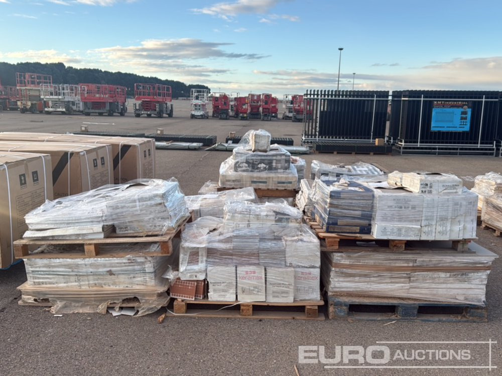 Pallet of Various Tiles (13 of) - معدات البناء: صور 1 Pallet of Various Tiles (13 of) - معدات البناء: صور 1