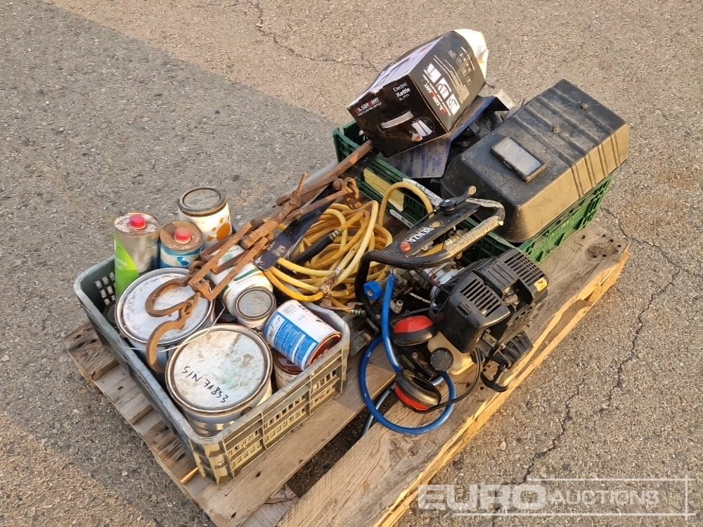 Pallet of Welding Machine, Welding Masks, Generator, Tubs of Paint - معدات البناء: صور 4 Pallet of Welding Machine, Welding Masks, Generator, Tubs of Paint - معدات البناء: صور 4