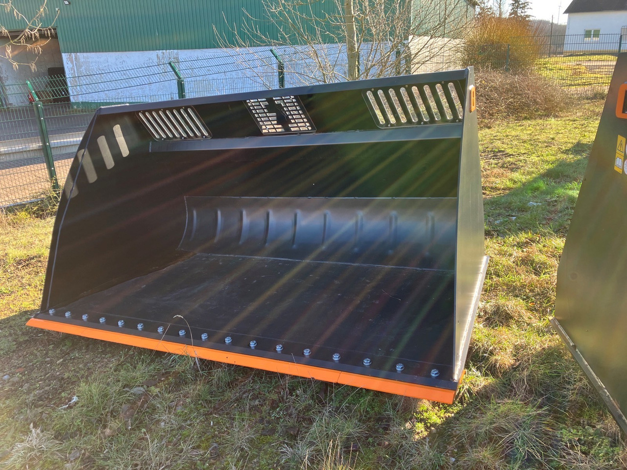 Alö Schaufel VXL 265 - لوادر وحفارات أمامية: صور 1 Alö Schaufel VXL 265 - لوادر وحفارات أمامية: صور 1