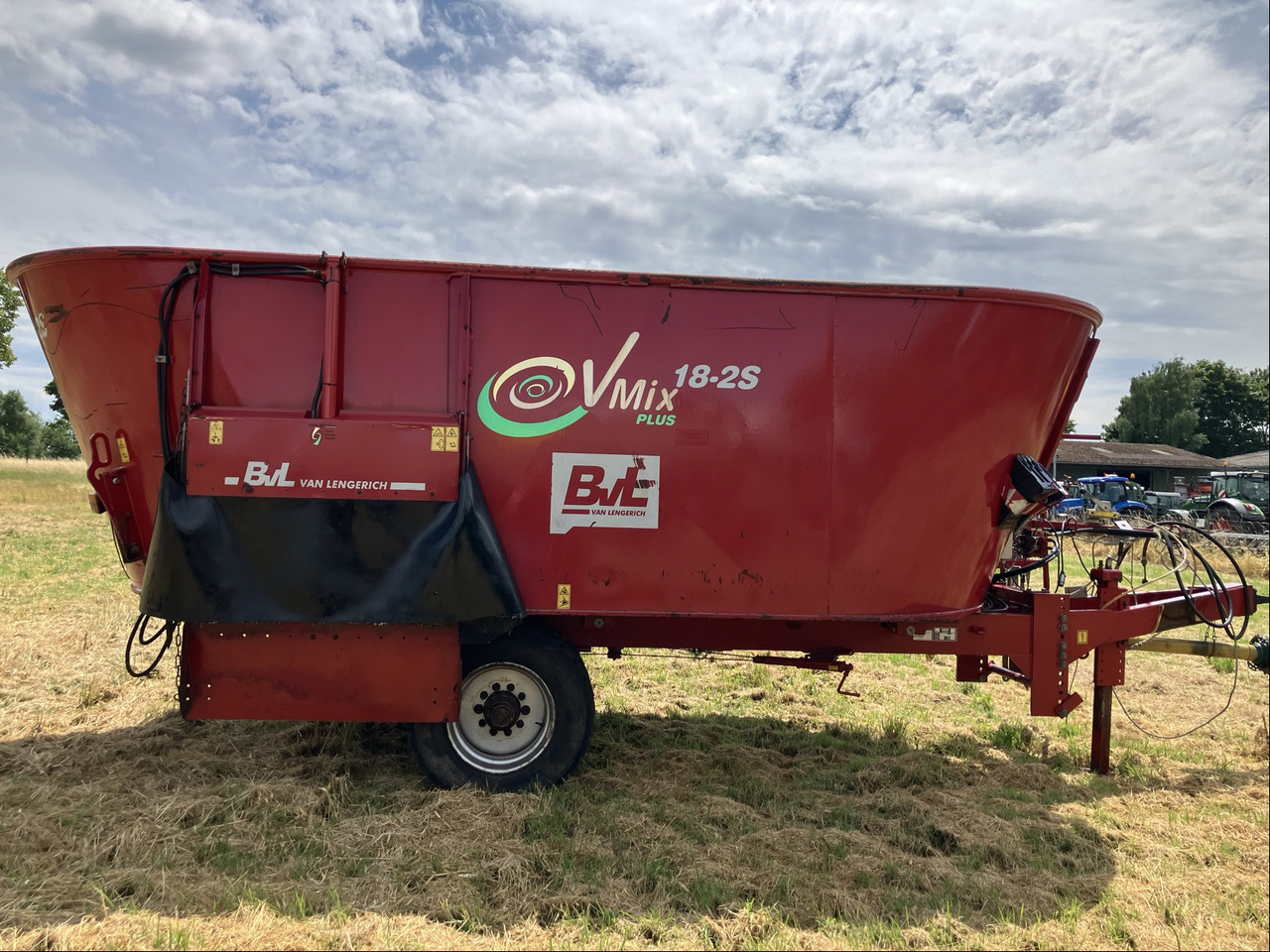 BVL Futtermischwagen V-Mix 18 2S - آلة خلط وتوزيع الأعلاف: صور 5 BVL Futtermischwagen V-Mix 18 2S - آلة خلط وتوزيع الأعلاف: صور 5
