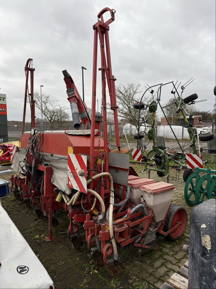 Becker Aeromat T 8-Reihig - معدات بذار: صور 1 Becker Aeromat T 8-Reihig - معدات بذار: صور 1