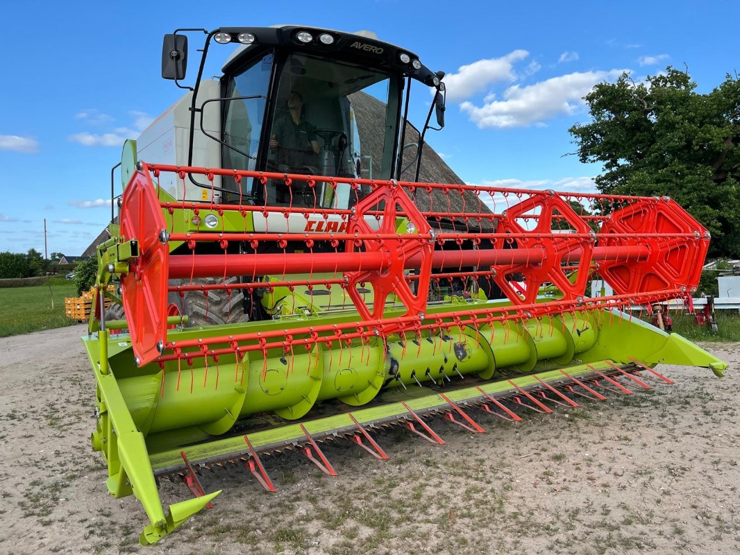 حصادة شاملة CLAAS Avero 240: صور 17