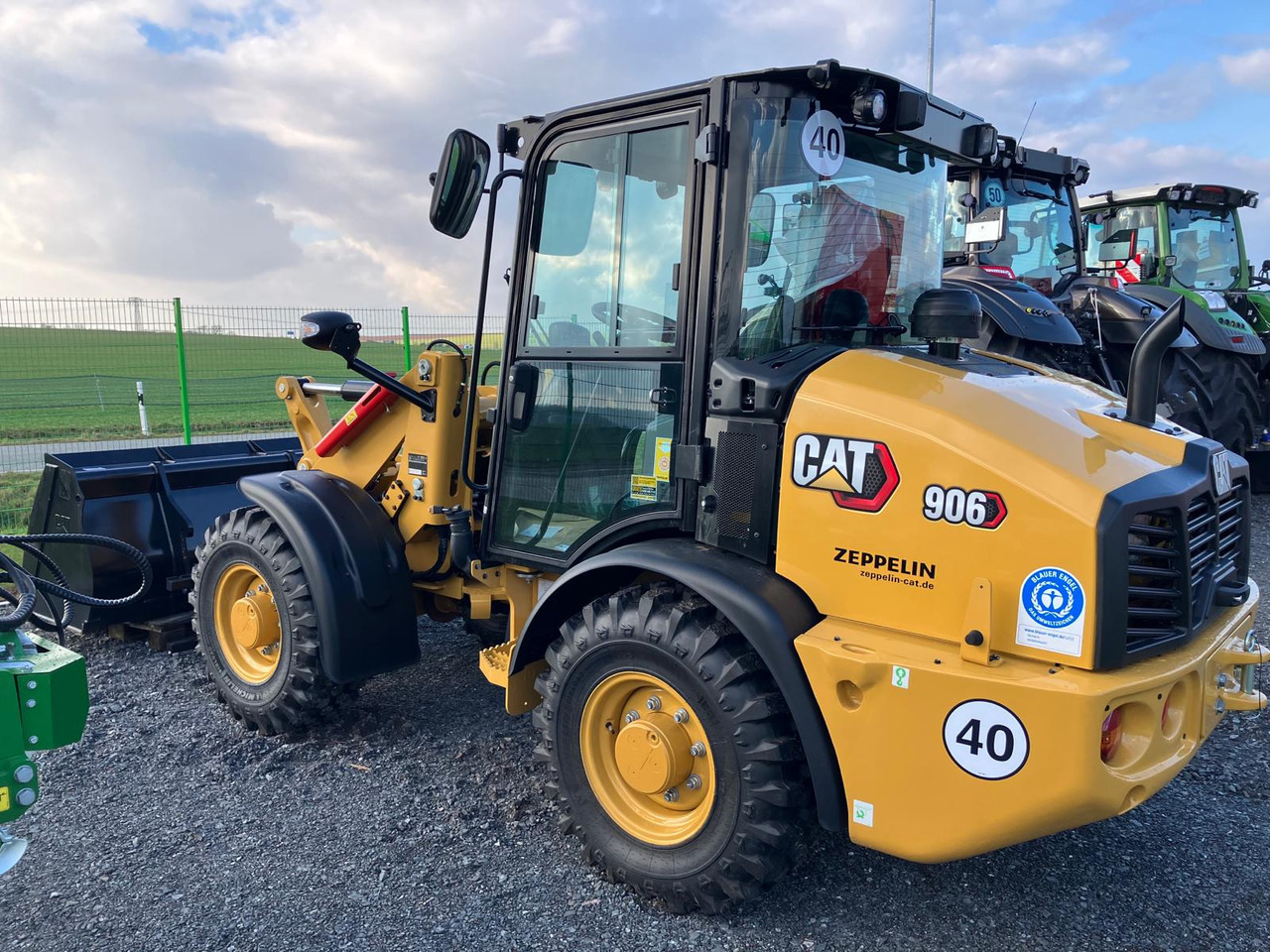 Caterpillar 906 - اللودر بعجل: صور 3 Caterpillar 906 - اللودر بعجل: صور 3