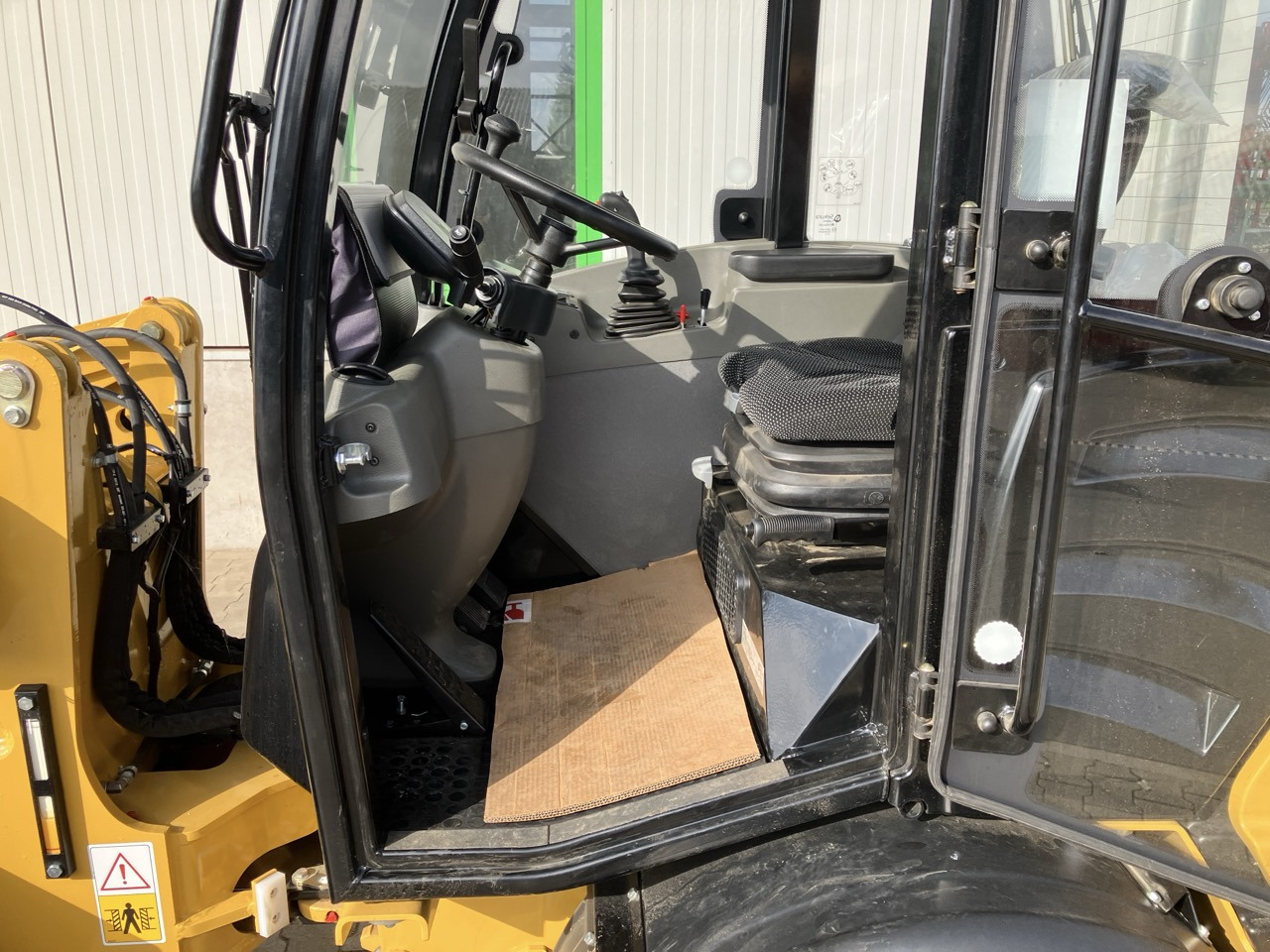 Caterpillar Zeppelin ZL35 - اللودر بعجل: صور 4 Caterpillar Zeppelin ZL35 - اللودر بعجل: صور 4