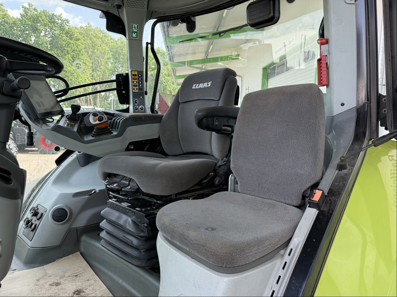 جرار Claas Axion 960: صور 12