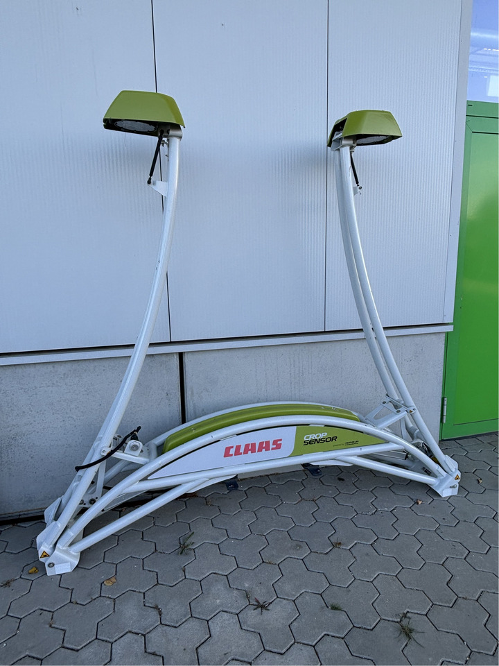 Claas Crop Sensor Isaria Frontanbau - جرار: صور 1 Claas Crop Sensor Isaria Frontanbau - جرار: صور 1
