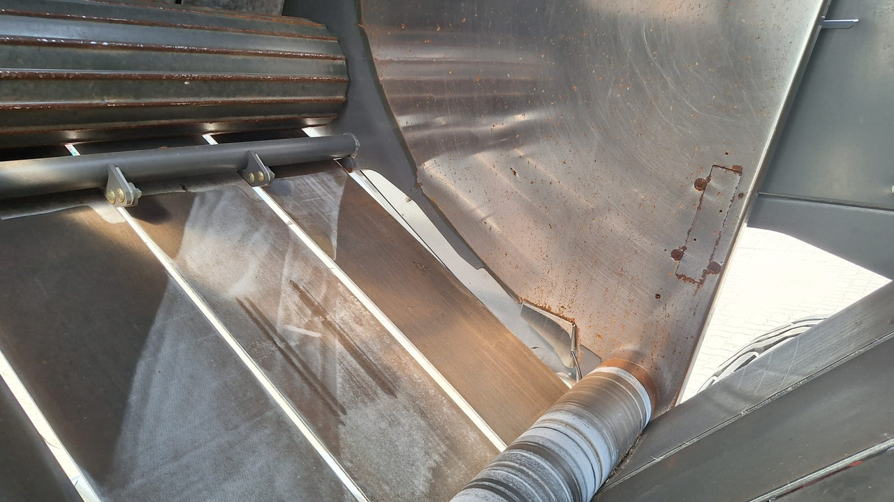 Claas Variant 485 RC - معدات القش: صور 4 Claas Variant 485 RC - معدات القش: صور 4