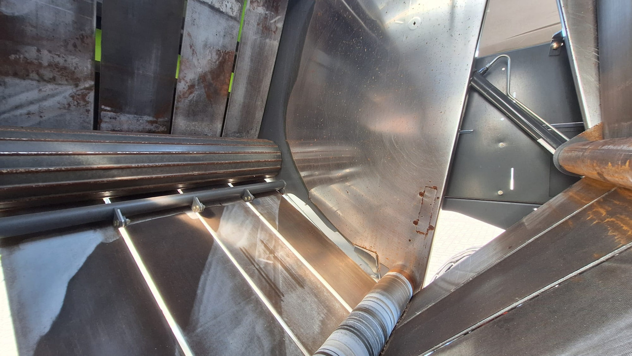 Claas Variant 485 RC - معدات القش: صور 2 Claas Variant 485 RC - معدات القش: صور 2