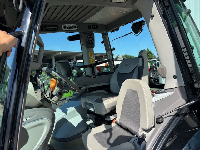 Deutz-Fahr Agrotron 6215 TTV Warrior-RTK - جرار: صور 2 Deutz-Fahr Agrotron 6215 TTV Warrior-RTK - جرار: صور 2