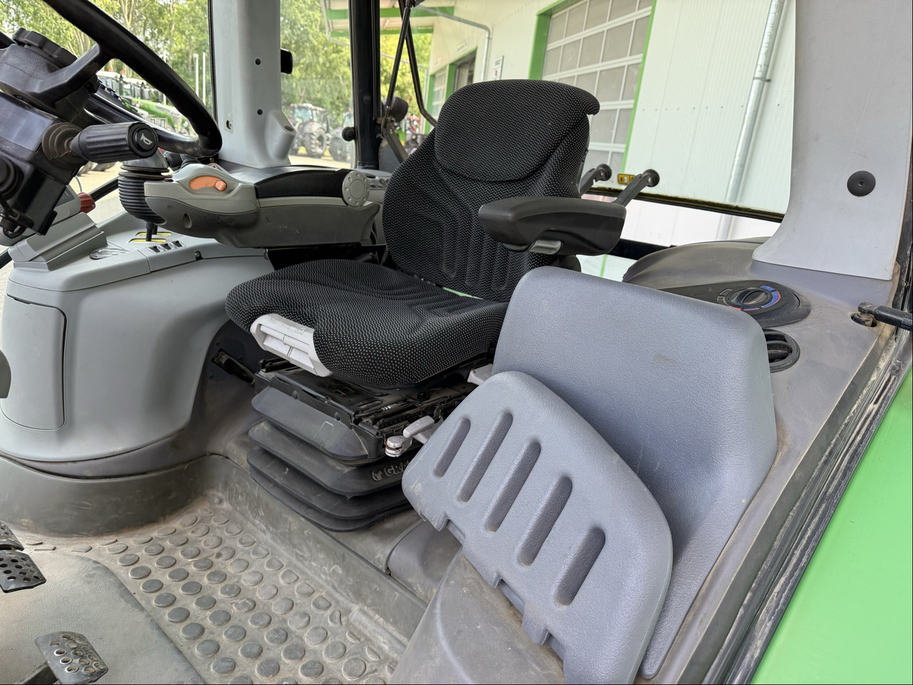 Deutz-Fahr Agrotron TTV 630 - جرار: صور 3 Deutz-Fahr Agrotron TTV 630 - جرار: صور 3