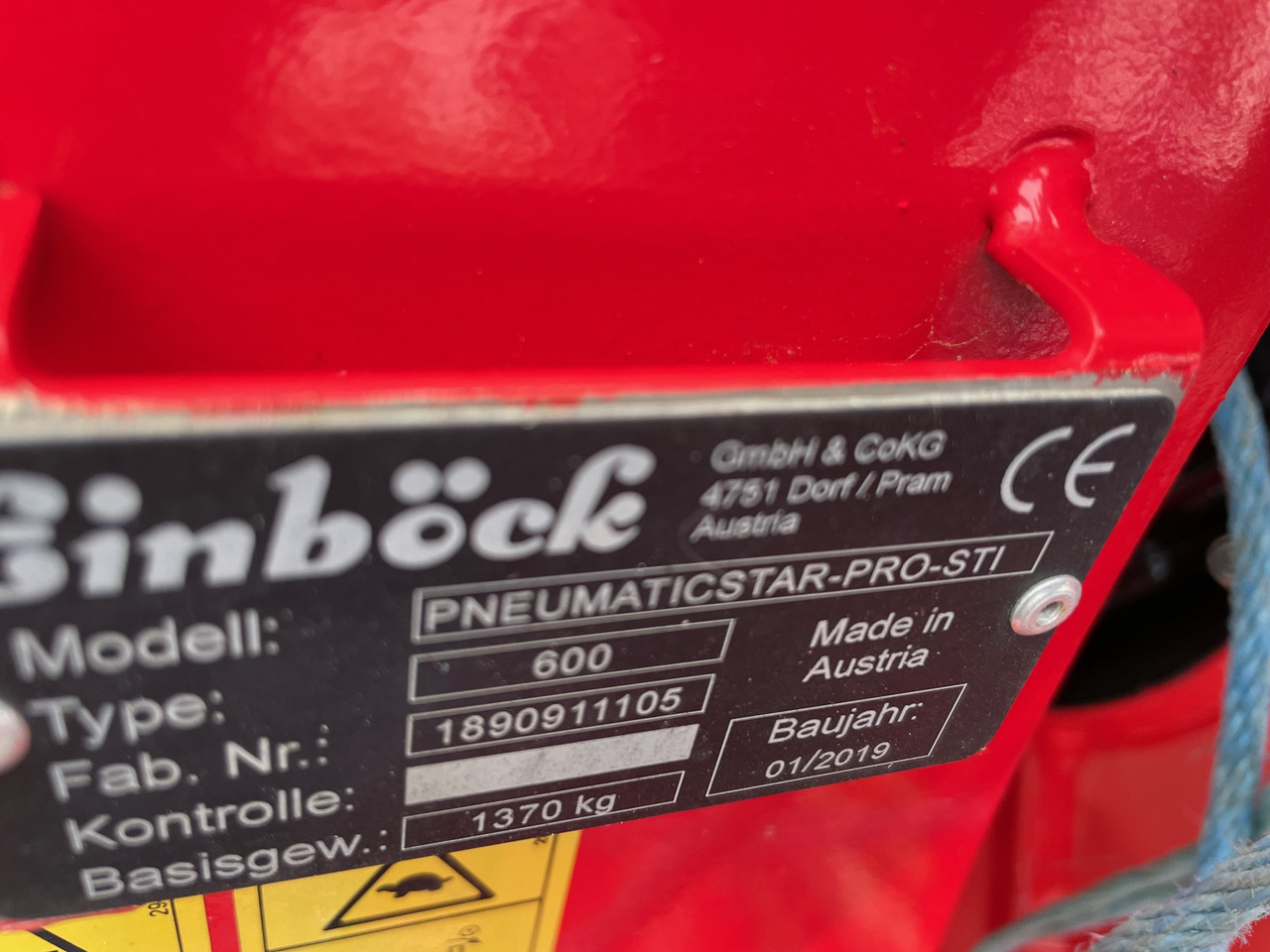 Einböck Pneumaticstar Pro 600 STI - آلات البذر والغرس والشتل: صور 2 Einböck Pneumaticstar Pro 600 STI - آلات البذر والغرس والشتل: صور 2