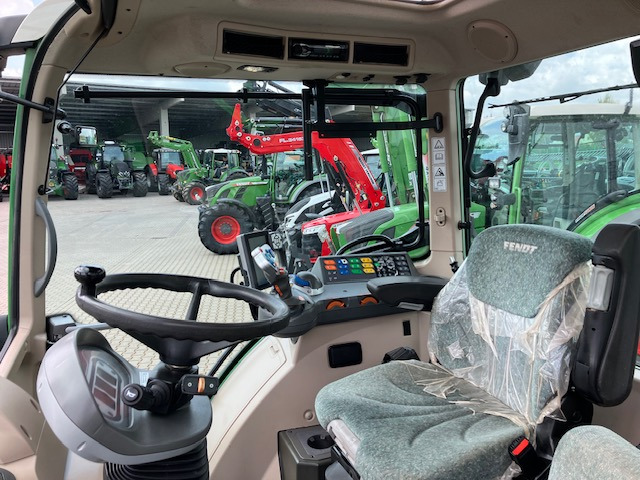 Fendt 313 Vario S4 Profi - جرار: صور 3 Fendt 313 Vario S4 Profi - جرار: صور 3