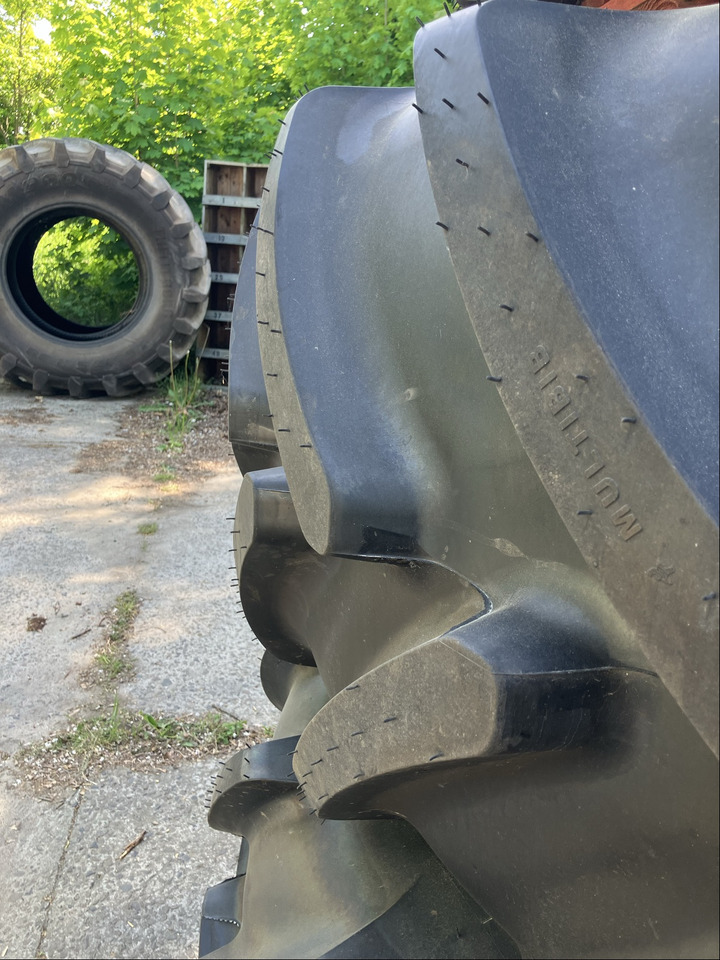 Fendt 650/65R42 u. 540/65R30 MI - الإطارات والجنوط: صور 4 Fendt 650/65R42 u. 540/65R30 MI - الإطارات والجنوط: صور 4
