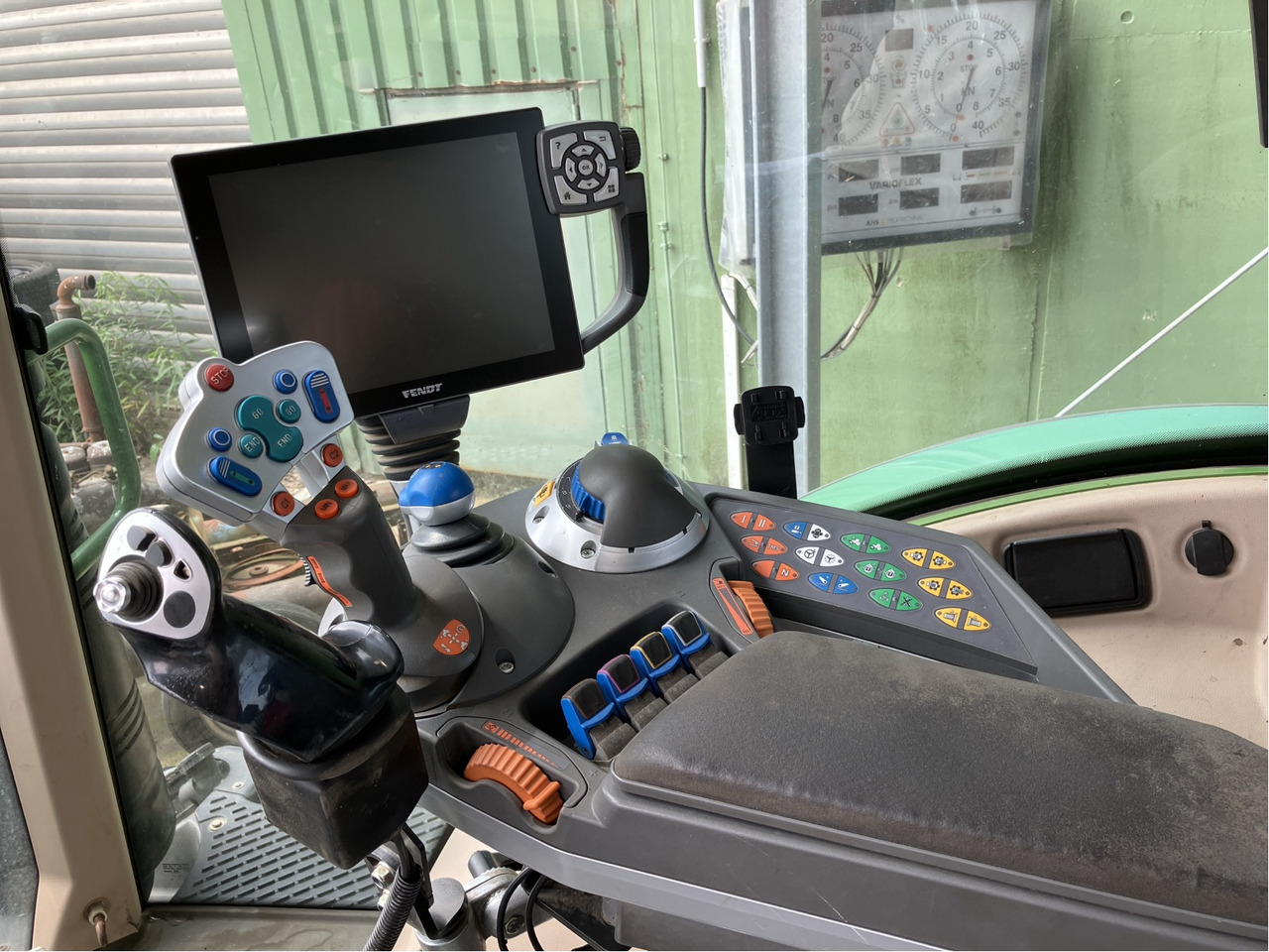 جرار Fendt 718 Vario Profi Plus: صور 15