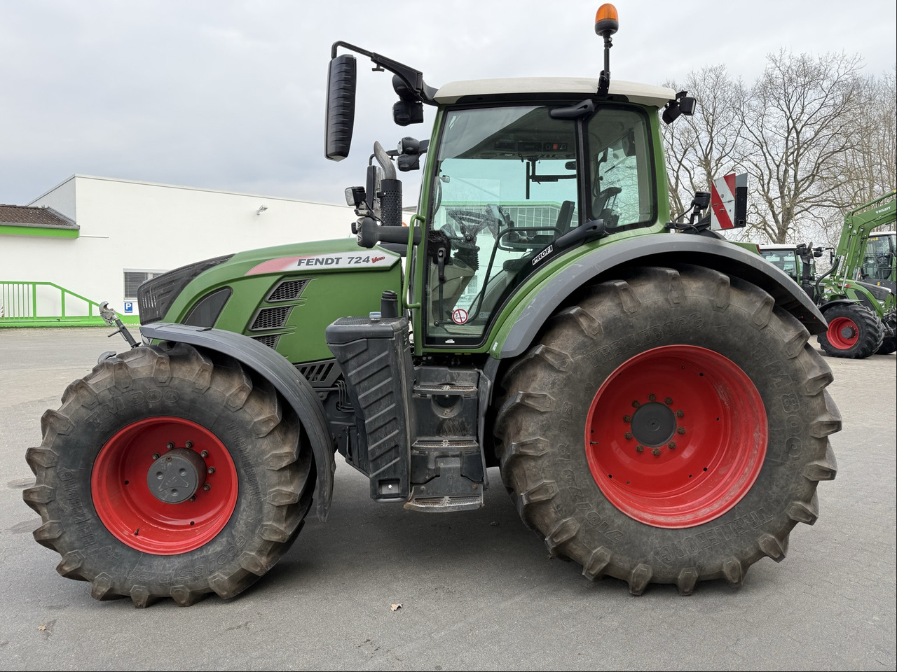 Fendt 724 Vario S4 - جرار: صور 2 Fendt 724 Vario S4 - جرار: صور 2