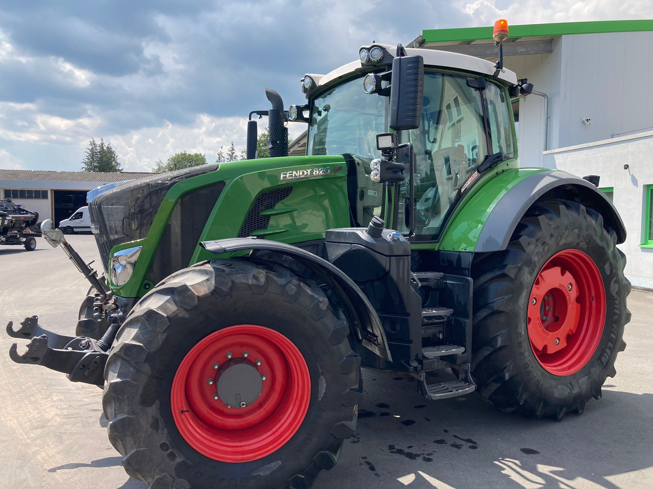 Fendt 826 Vario S4 Profi - جرار: صور 1 Fendt 826 Vario S4 Profi - جرار: صور 1