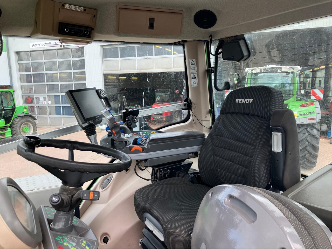 Fendt 828 Vario S4 ProfiPlus - جرار: صور 4 Fendt 828 Vario S4 ProfiPlus - جرار: صور 4