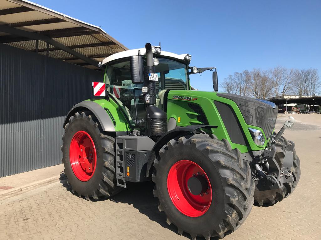 Fendt 828 Vario S4 Profi - جرار: صور 3 Fendt 828 Vario S4 Profi - جرار: صور 3