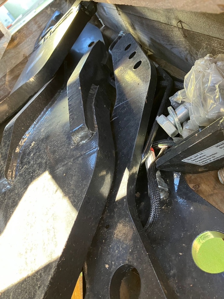 Fendt Frontlader - Anbauteile - لوادر وحفارات أمامية: صور 2 Fendt Frontlader - Anbauteile - لوادر وحفارات أمامية: صور 2