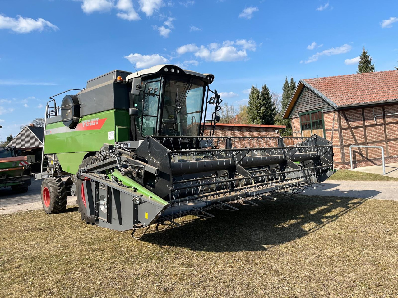 Fendt Mähdrescher 5225 E - حصادة شاملة: صور 1 Fendt Mähdrescher 5225 E - حصادة شاملة: صور 1