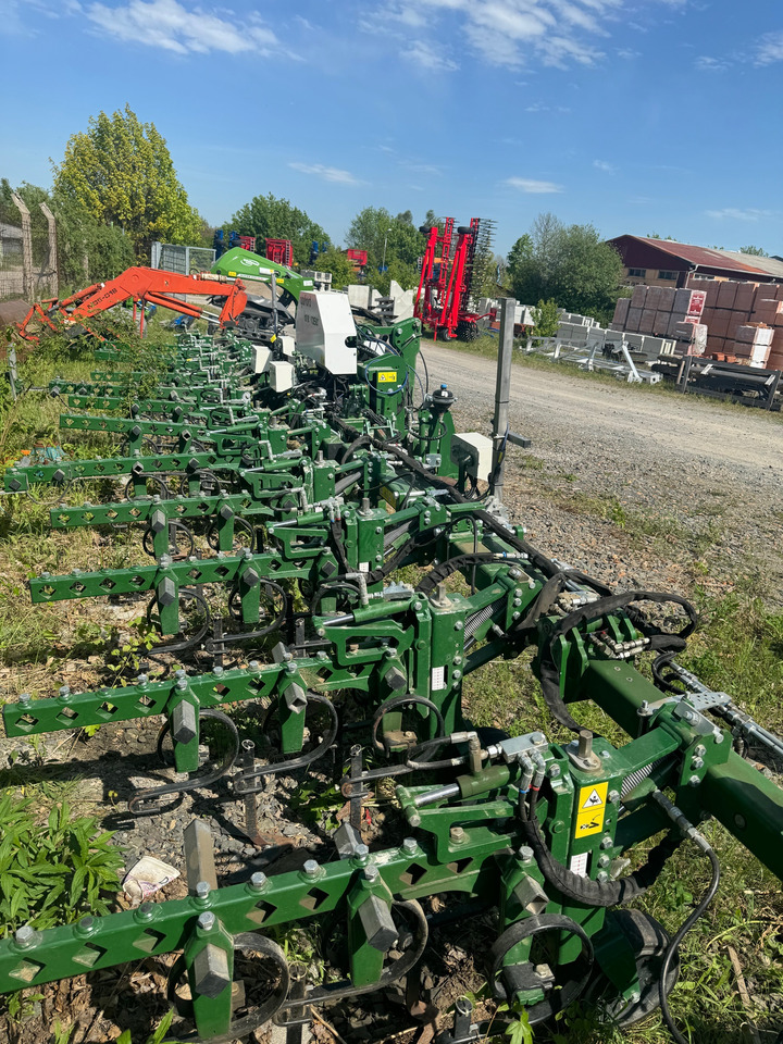 Garford Robocrop Guided Hoe - حصادة البنجر: صور 3 Garford Robocrop Guided Hoe - حصادة البنجر: صور 3
