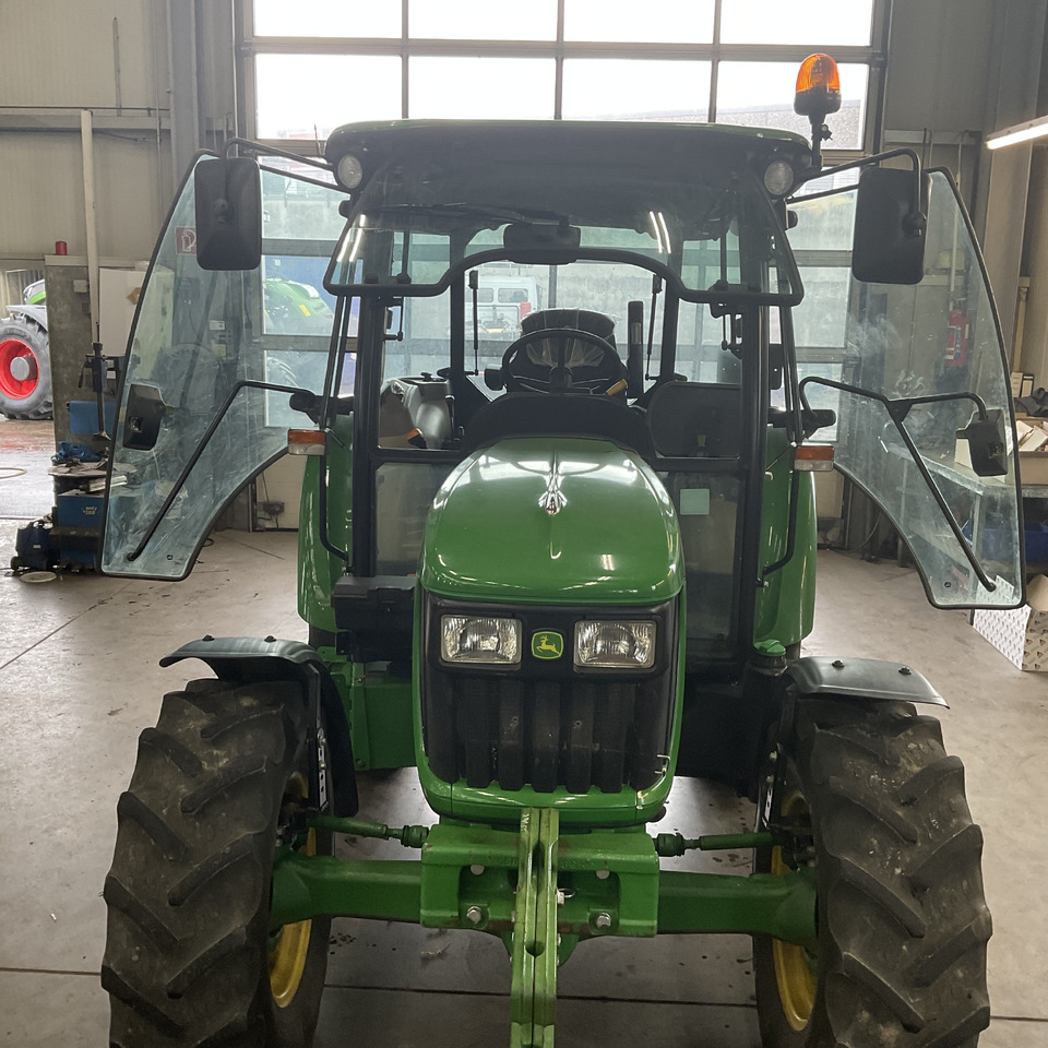 John Deere 5055 E - جرار: صور 5 John Deere 5055 E - جرار: صور 5