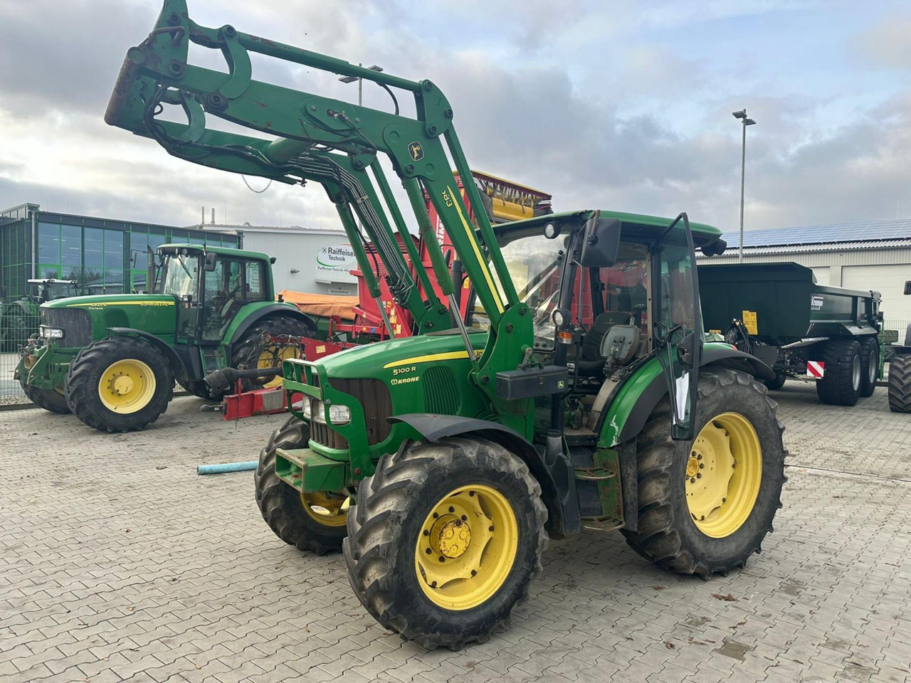 John Deere 5100 R - جرار: صور 1 John Deere 5100 R - جرار: صور 1