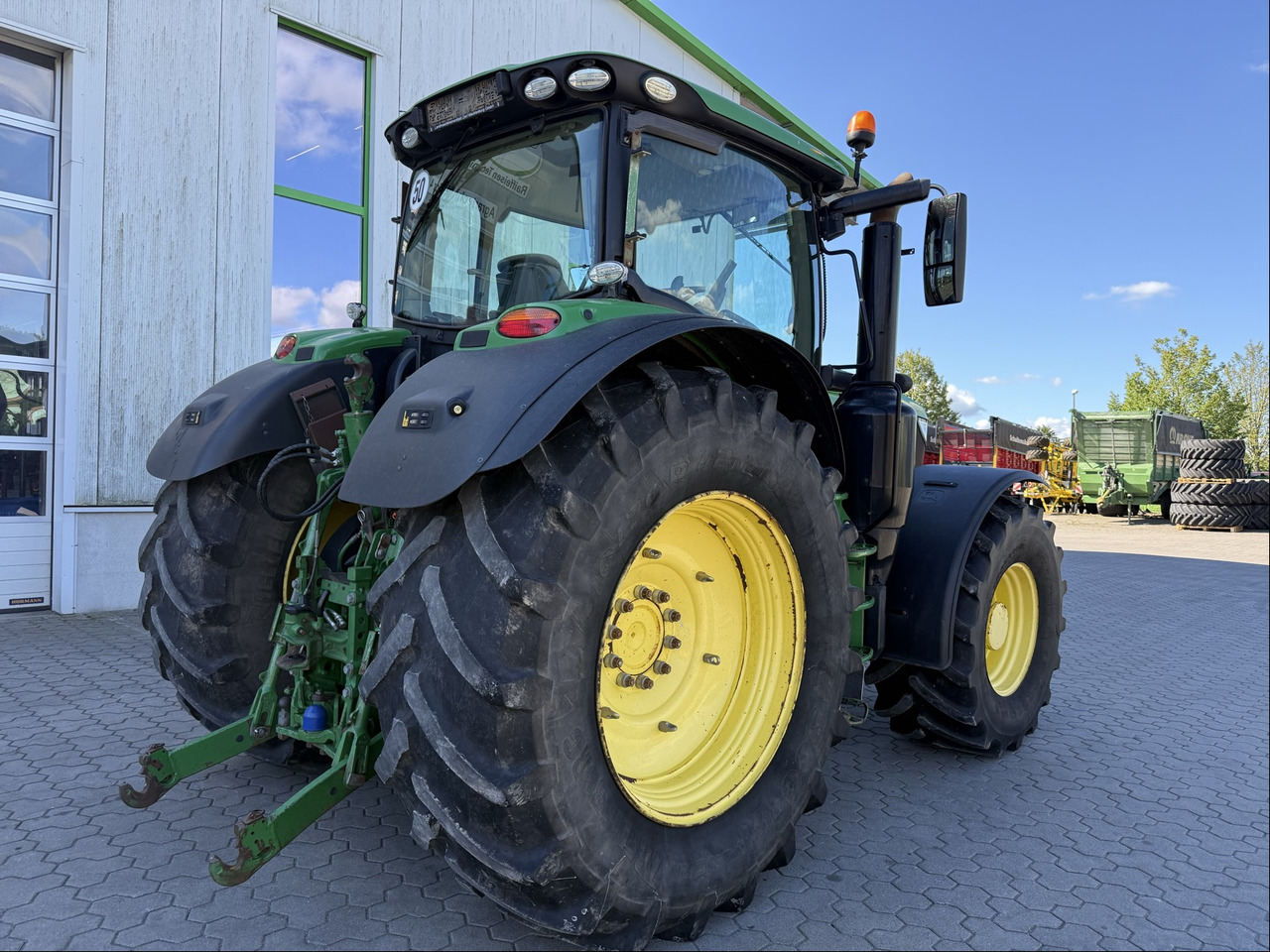 John Deere 6215R - جرار: صور 5 John Deere 6215R - جرار: صور 5