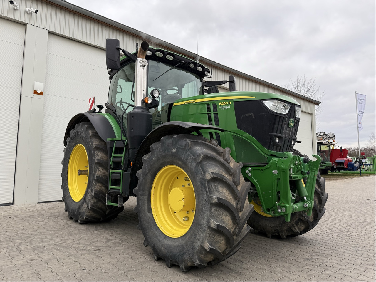 John Deere 6250 R - جرار: صور 1 John Deere 6250 R - جرار: صور 1