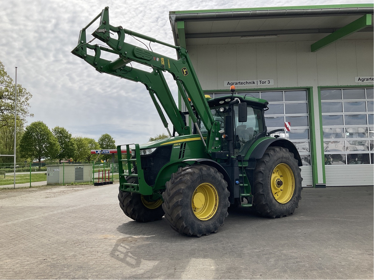 John Deere 7310 R - جرار: صور 1 John Deere 7310 R - جرار: صور 1