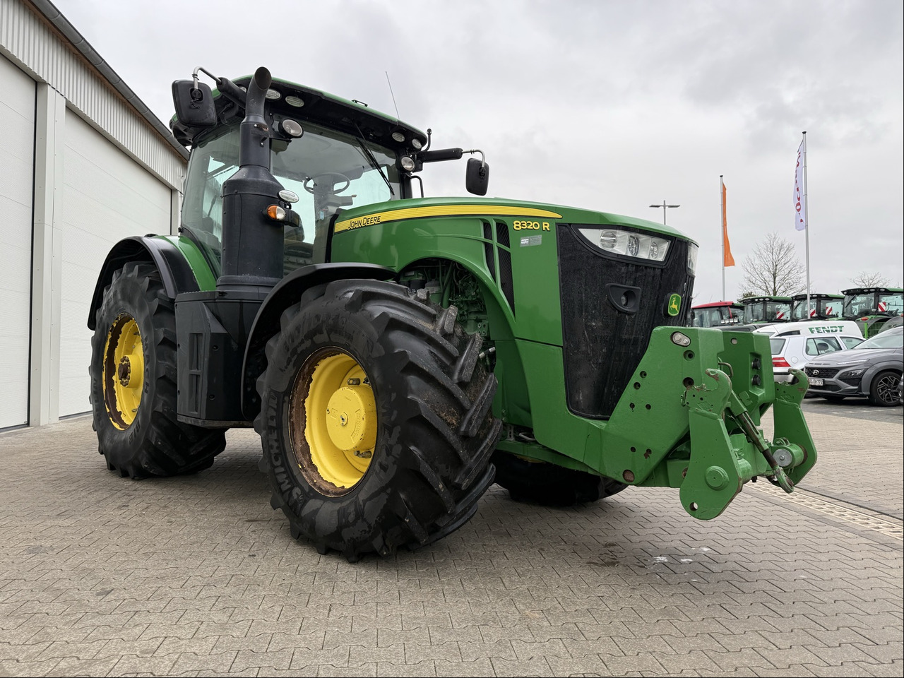 John Deere 8320 R E23 - جرار: صور 1 John Deere 8320 R E23 - جرار: صور 1