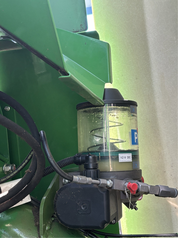 John Deere Presswickelkombination C441R - معدات القش: صور 2 John Deere Presswickelkombination C441R - معدات القش: صور 2