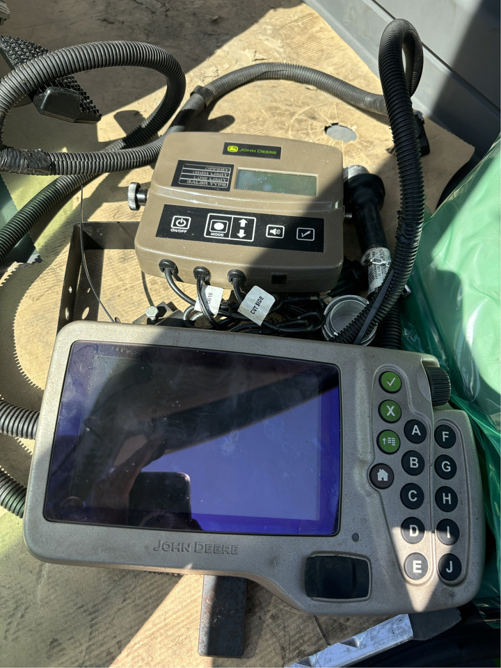 John Deere Presswickelkombination C441R - معدات القش: صور 4 John Deere Presswickelkombination C441R - معدات القش: صور 4