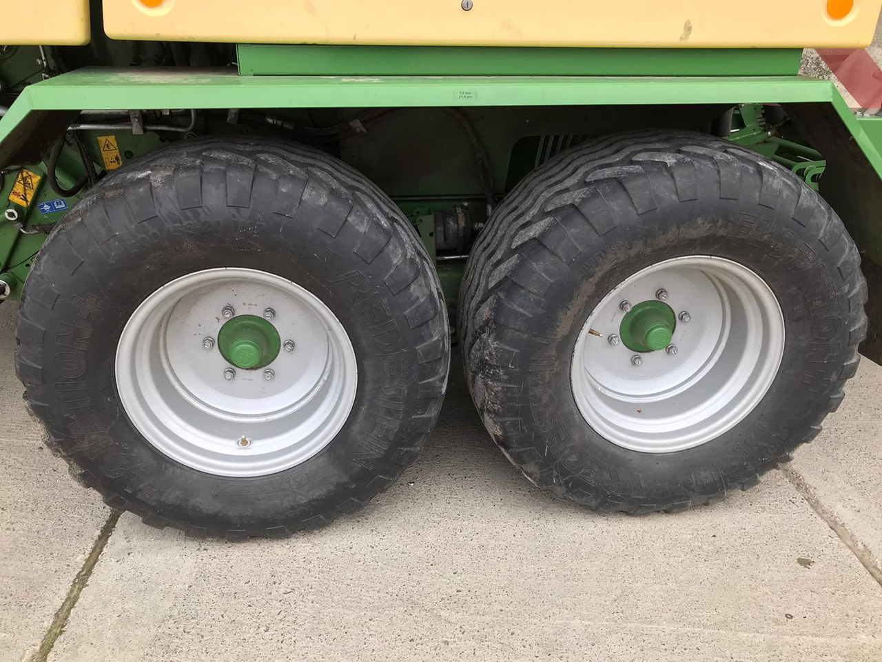 Krone Comprima CF 155 XC - معدات القش: صور 2 Krone Comprima CF 155 XC - معدات القش: صور 2