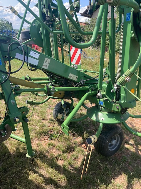 Krone KW 8.82/8 - لمّامَة القش: صور 1 Krone KW 8.82/8 - لمّامَة القش: صور 1