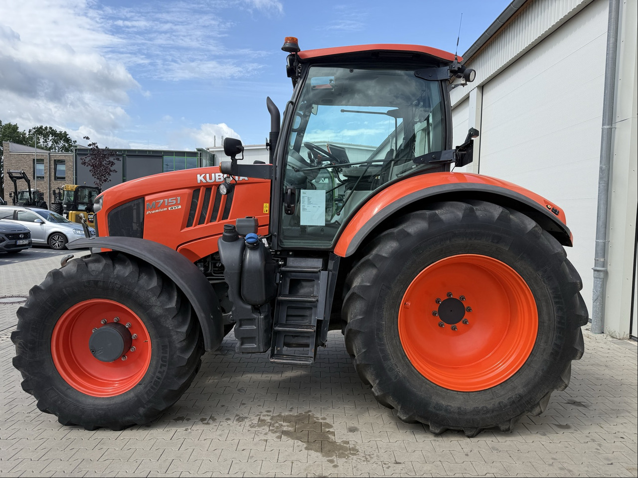 Kubota M 7151 KVT - جرار: صور 5 Kubota M 7151 KVT - جرار: صور 5