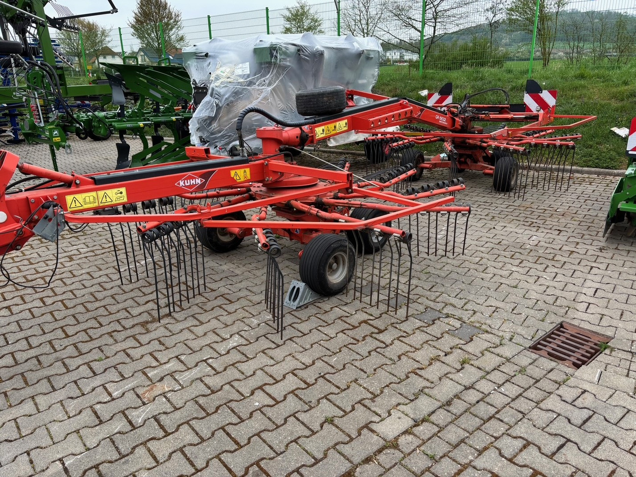 Kuhn Schwader 6632 - لمّامَة القش: صور 1 Kuhn Schwader 6632 - لمّامَة القش: صور 1