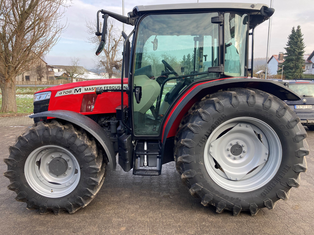Massey Ferguson 4708 M Cab Essential - جرار: صور 1 Massey Ferguson 4708 M Cab Essential - جرار: صور 1