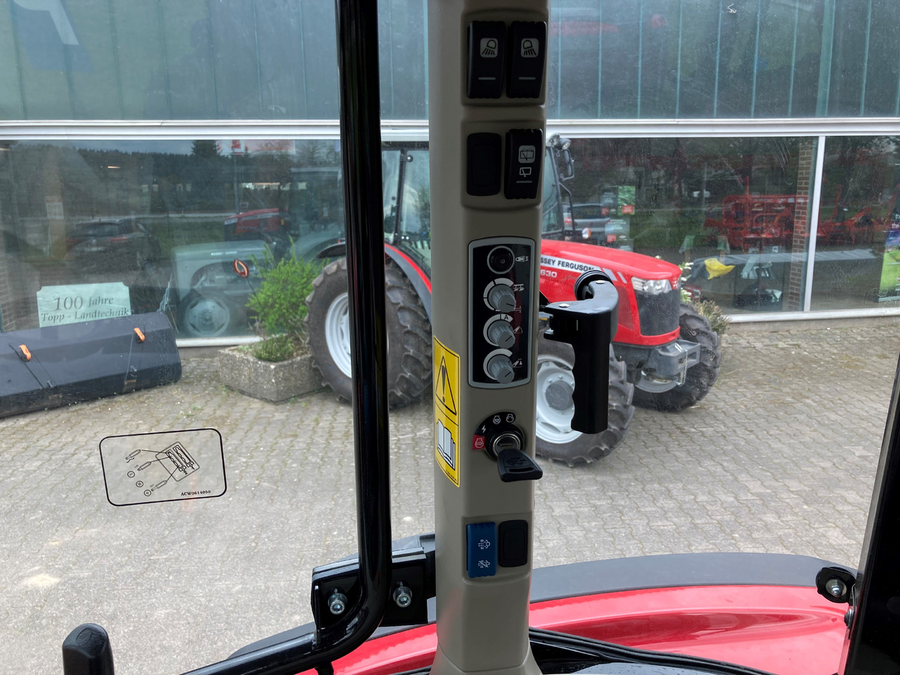 Massey Ferguson 4708 M Cab Essential - جرار: صور 3 Massey Ferguson 4708 M Cab Essential - جرار: صور 3