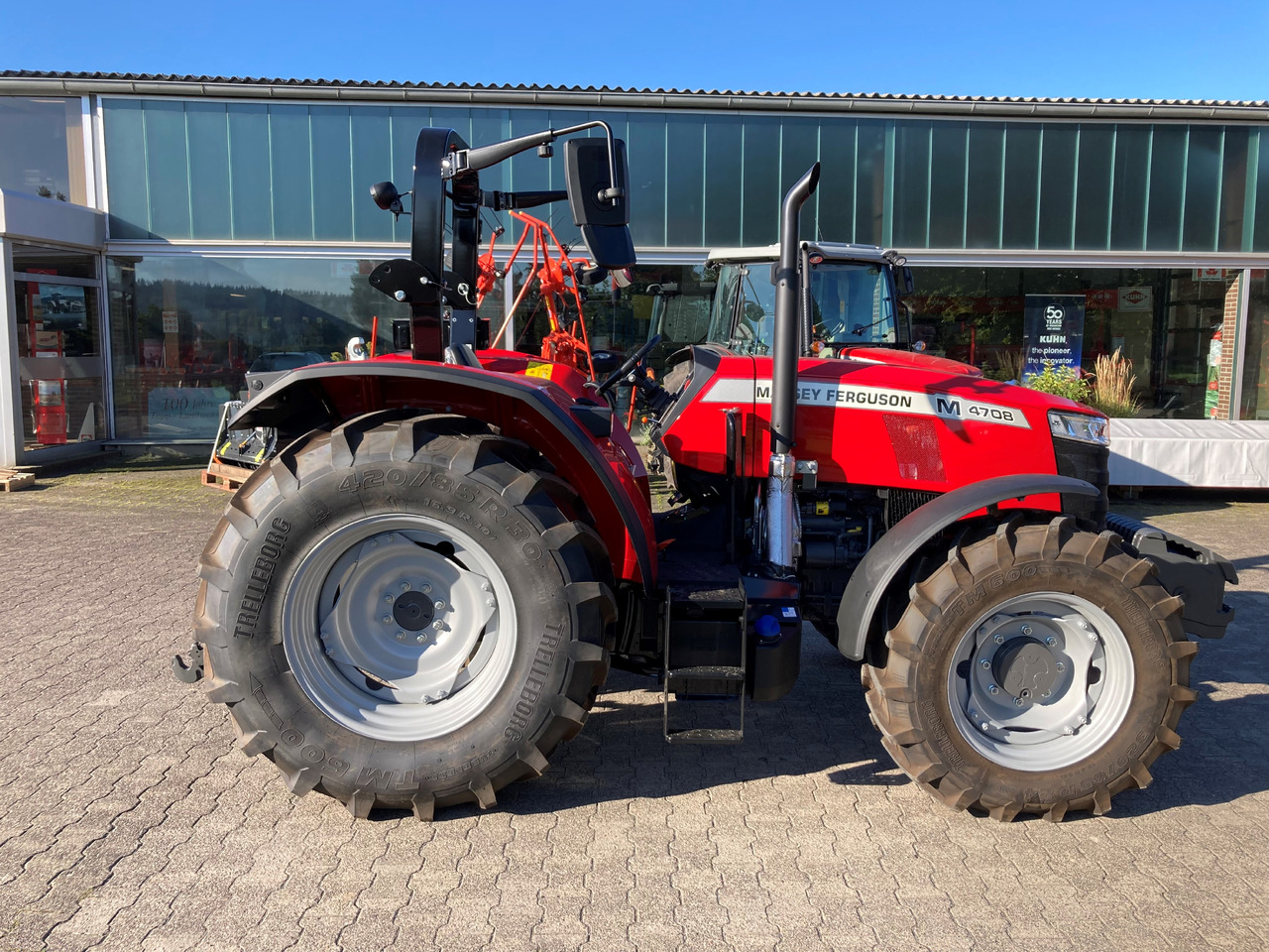 Massey Ferguson 4708 M Plattform Essential - جرار: صور 1 Massey Ferguson 4708 M Plattform Essential - جرار: صور 1