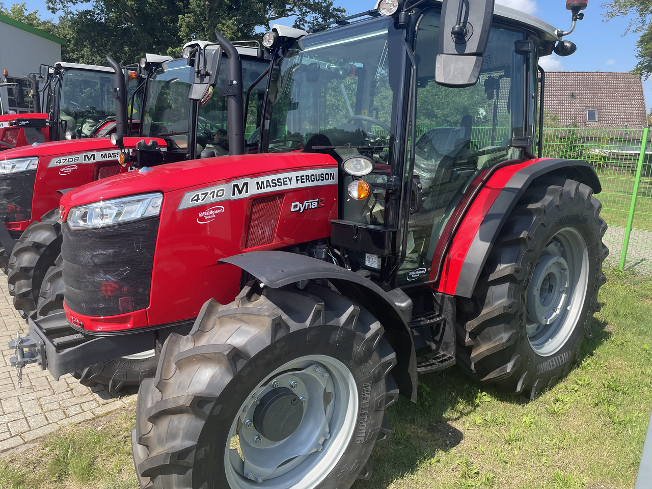 Massey Ferguson 4710 M Cab Essential Dyna 2 - جرار: صور 1 Massey Ferguson 4710 M Cab Essential Dyna 2 - جرار: صور 1
